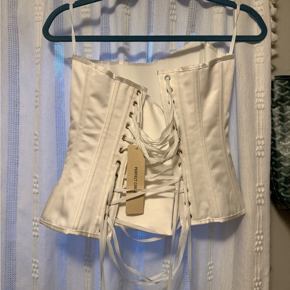 Perfect Corset - Picture 4 of 6